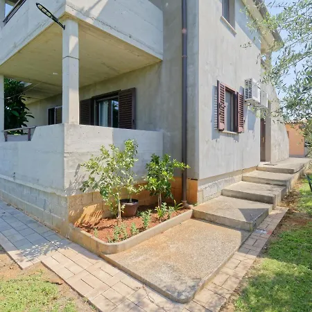 Laganis Apartman *